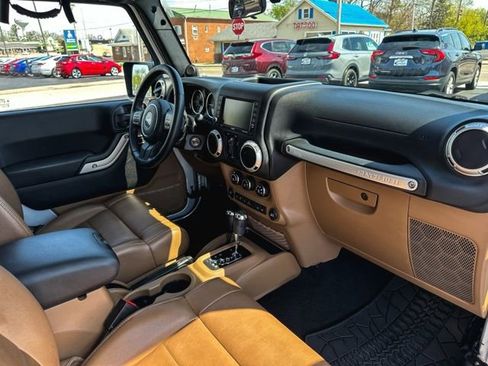 Used 2012 Jeep Wrangler Unlimited Sahara w/ Connectivity Group image 23