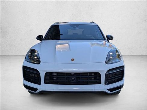 Used 2023 Porsche Cayenne image 2