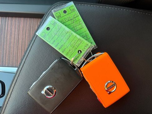 Certified 2024 Volvo XC60 B5 Plus w/ Climate Package image 34