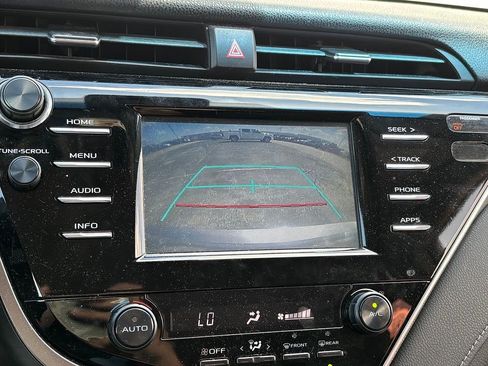 Used 2018 Toyota Camry SE FWD image 8