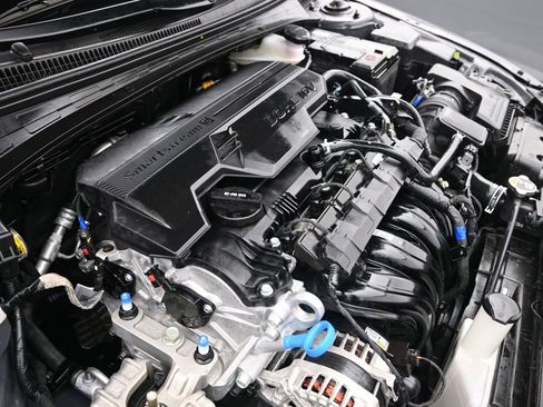 Certified 2025 Hyundai Elantra Sport image 25