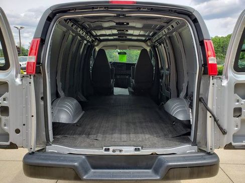 Used 2018 Chevrolet Express 2500 w/ Driver Convenience Package RWD image 5