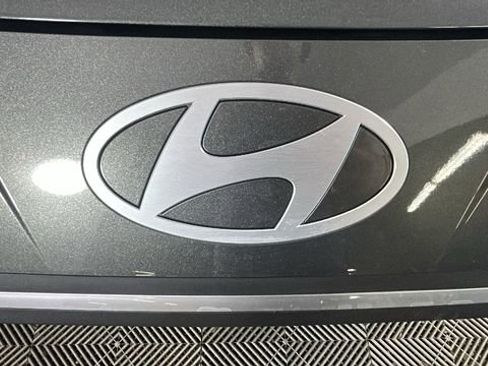 Used 2025 Hyundai Elantra SEL FWD image 9