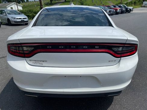 Used 2016 Dodge Charger SXT RWD image 4