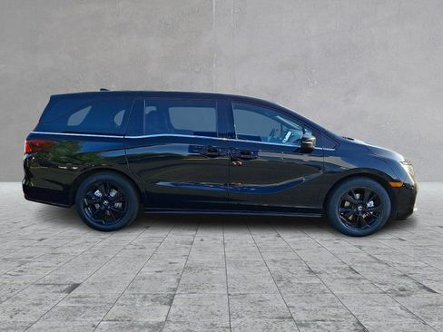 Used 2023 Honda Odyssey Sport image 4