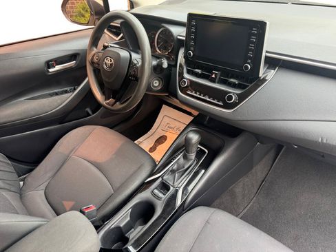 Used 2020 Toyota Corolla LE FWD image 4