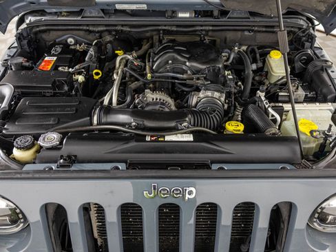 Used 2014 Jeep Wrangler Unlimited Rubicon w/ Connectivity Group AWD/4WD image 44
