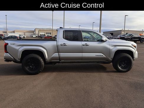 Used 2025 Toyota Tacoma TRD Sport image 8