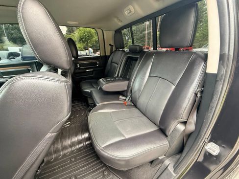 Used 2018 RAM 1500 Laramie w/ Convenience Group AWD/4WD image 31