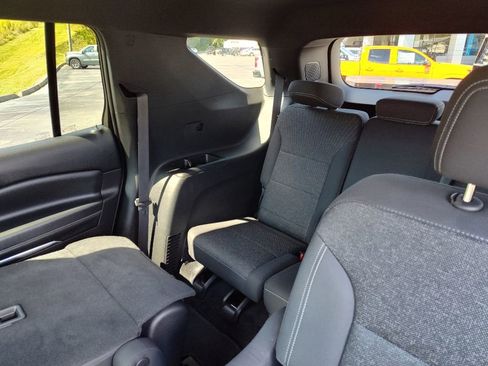 Used 2025 Chevrolet Traverse LT image 11