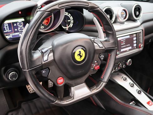 Used 2016 Ferrari California T RWD image 38