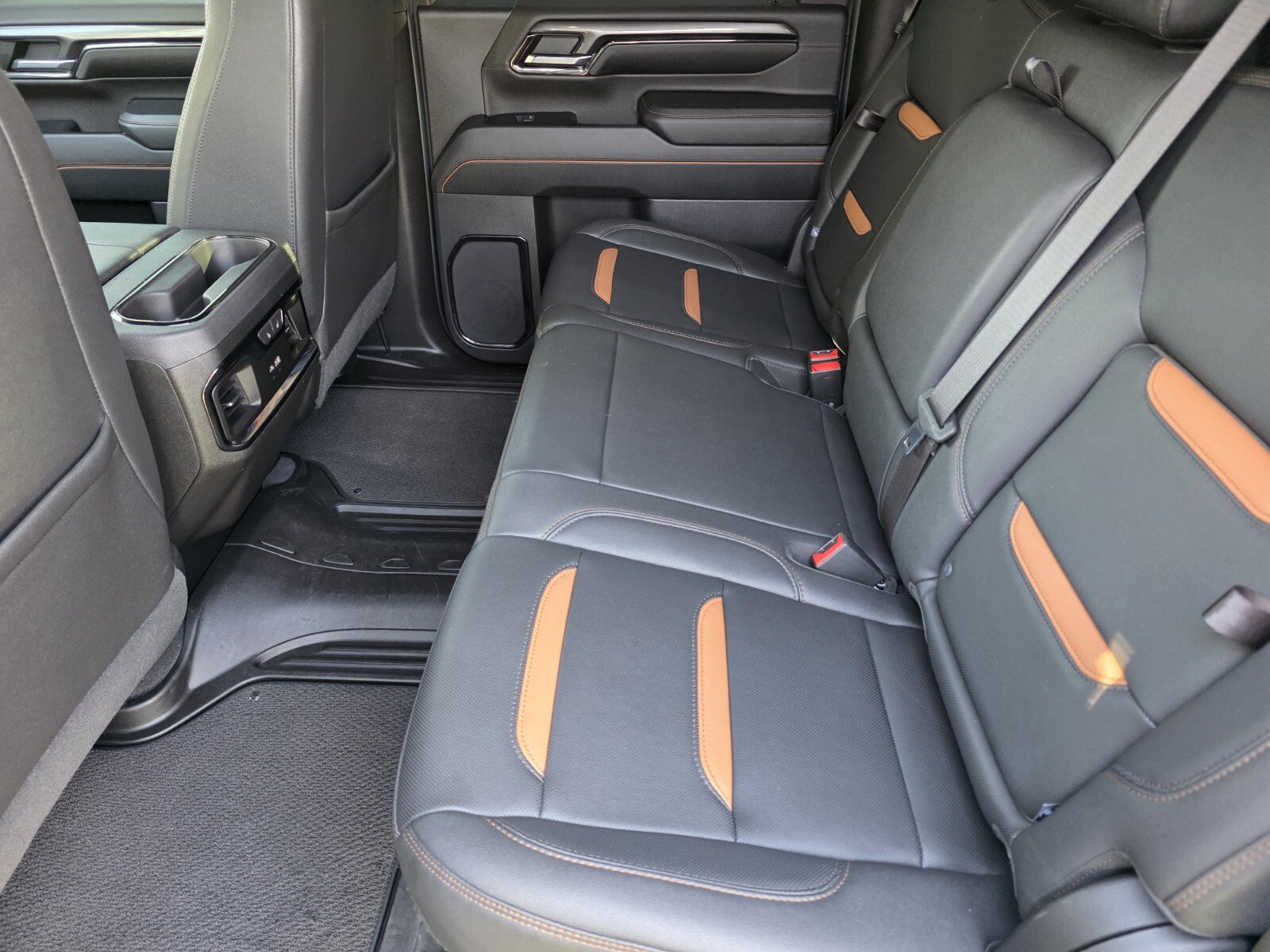 Used 2024 GMC Sierra 2500 AT4 w/ AT4 Premium Plus Package AWD/4WD image 14