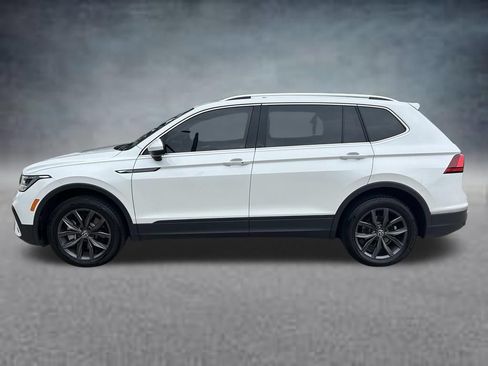 Certified 2023 Volkswagen Tiguan SE FWD image 3