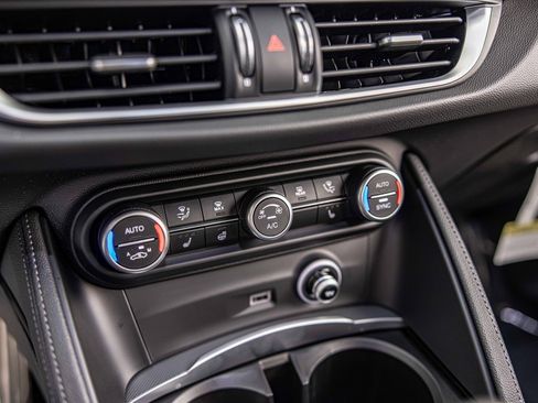 New 2025 Alfa Romeo Stelvio Sprint image 29