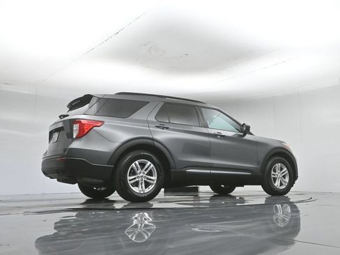 Certified 2021 Ford Explorer XLT RWD image 54