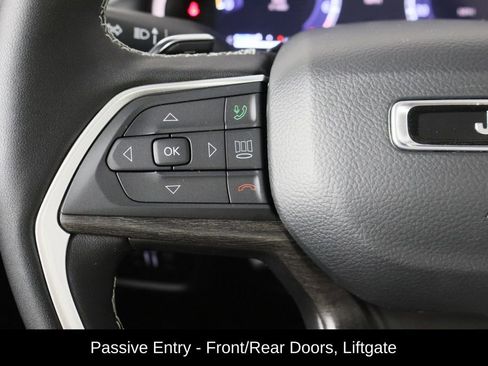 Used 2025 Jeep Grand Cherokee L Limited w/ Luxury Tech Group II image 8