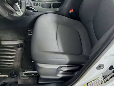 Certified 2024 Toyota Corolla Cross LE w/ Moonroof Package AWD/4WD image 18