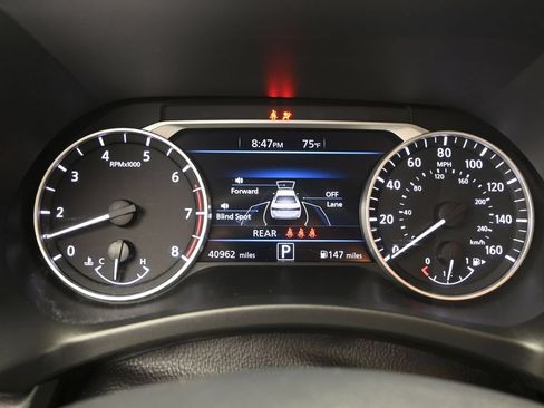 Used 2024 Nissan Sentra SR FWD image 12