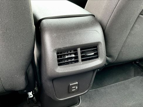 Used 2024 Chevrolet Equinox LS image 10