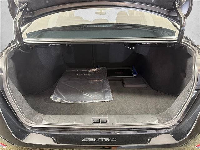 Used 2025 Nissan Sentra SR FWD image 18
