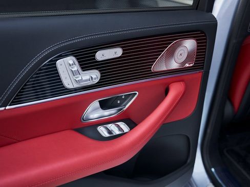 Used 2026 Mercedes-Benz Maybach GLS 600 4MATIC image 57