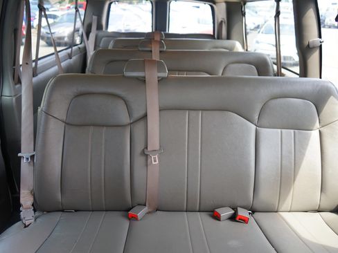 Used 2017 Chevrolet Express 3500 LS RWD image 16