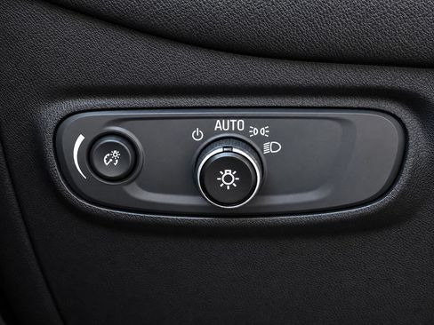 Used 2019 Chevrolet Equinox LT FWD image 29
