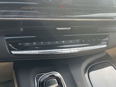 Used 2022 Cadillac Escalade Premium Luxury image 17