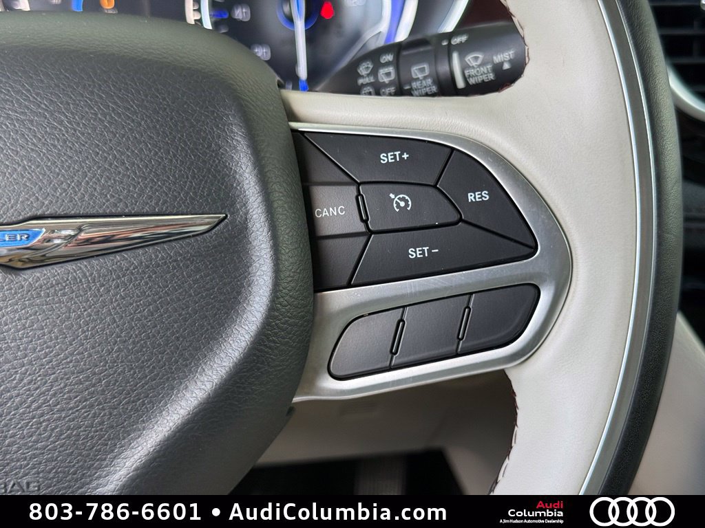 Used 2020 Chrysler Pacifica Limited FWD image 30