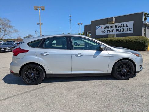Used 2017 Ford Focus SE image 3