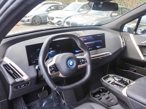 Used 2024 BMW iX xDrive50 w/ Sport Package AWD/4WD image 16