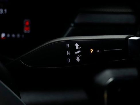 Used 2025 GMC Acadia Elevation image 13