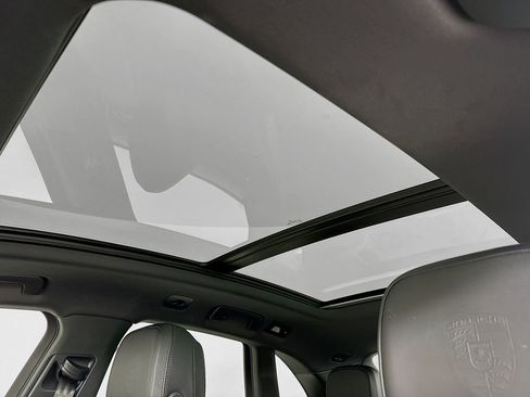 Certified 2025 Porsche Macan image 24