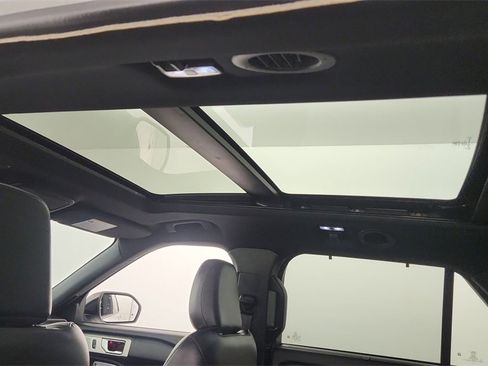 Used 2022 Ford Explorer ST w/ Equipment Group 401A image 18