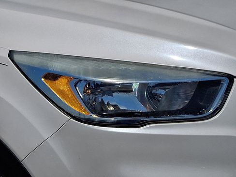 Used 2017 Ford Escape SE AWD/4WD image 9