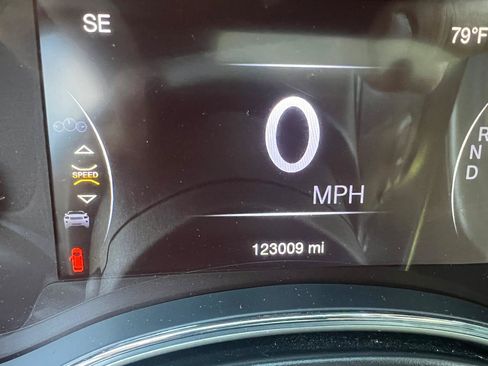Used 2018 Jeep Grand Cherokee Altitude AWD/4WD image 28
