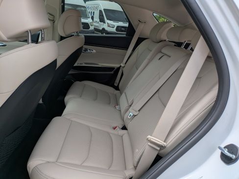 Certified 2023 Genesis GV70 2.5T AWD/4WD image 13