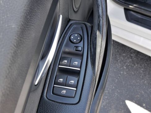 Used 2017 BMW 320i Sedan RWD image 21