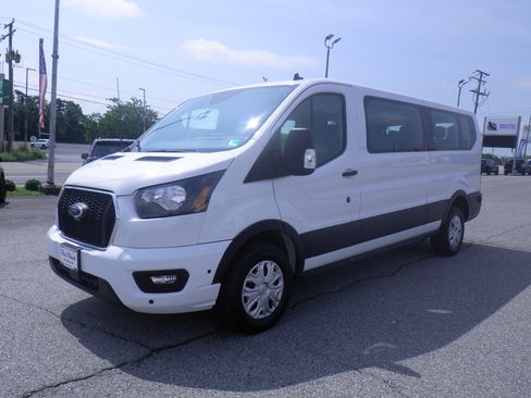 Used 2024 Ford Transit 350 XLT image 3