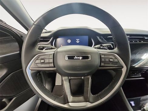 Used 2023 Jeep Grand Cherokee Limited image 12