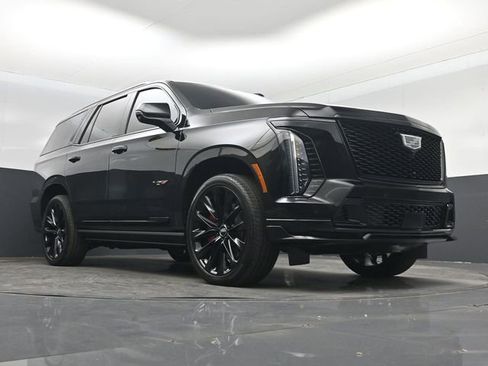 Used 2026 Cadillac Escalade V w/ LPO, ONYX Package AWD/4WD image 32