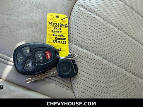 Used 2011 GMC Acadia SLT FWD image 28