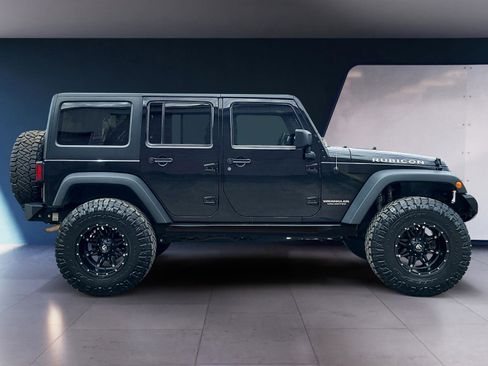 Used 2015 Jeep Wrangler Unlimited Rubicon w/ Connectivity Group image 6