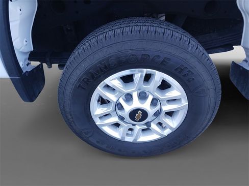 Used 2024 Chevrolet Silverado 2500 LT image 8