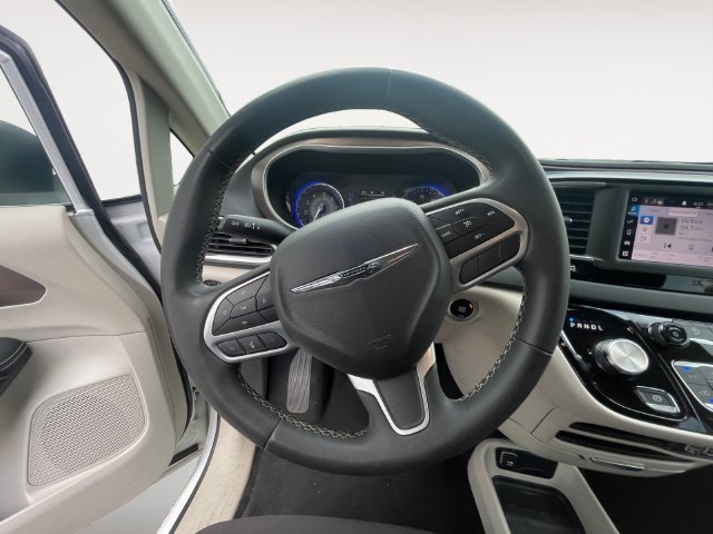 Used 2023 Chrysler Voyager LX FWD image 12
