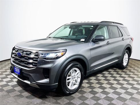 Used 2025 Ford Explorer Active image 4