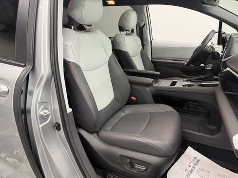 Used 2023 Toyota Sienna XSE AWD/4WD image 25