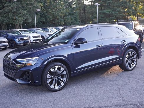 Used 2024 Audi Q8 Premium image 8