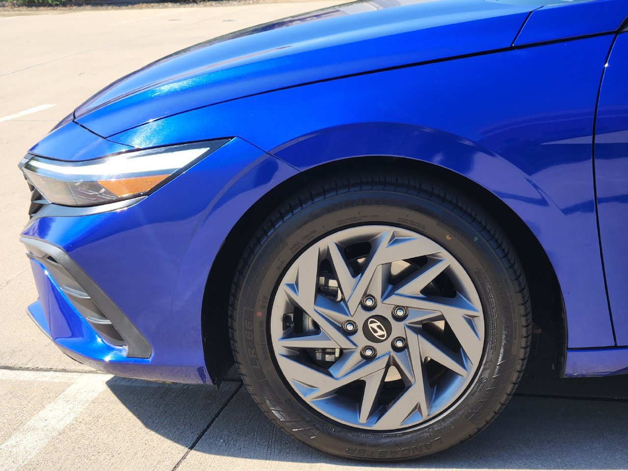 Used 2024 Hyundai Elantra SEL FWD image 3