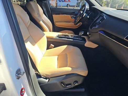 Used 2018 Volvo XC90 T6 Momentum w/ Convenience Package image 13